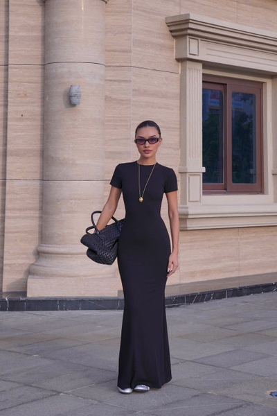 Đầm Cổ Tròn Tay Ngắn Đuôi Cá Tôn Dáng ROVNA Taygu | DT1022