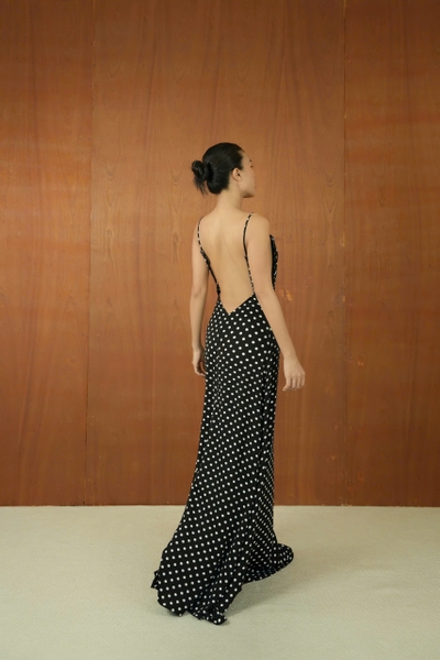 Đầm Maxi Chấm Bi Hai dây Hở Lưng ISHA Taygu | DTK146