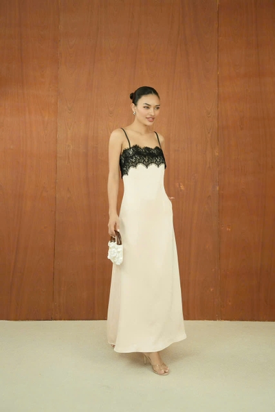 Đầm Lụa Dài Hai Dây Dáng Suông Viền Ren NOOSA Taygu | DTK149