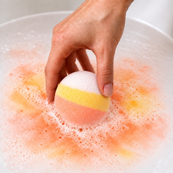 LABBI - ‘Creamy Vanilla Milk’ Fizzy Bath Bomb
