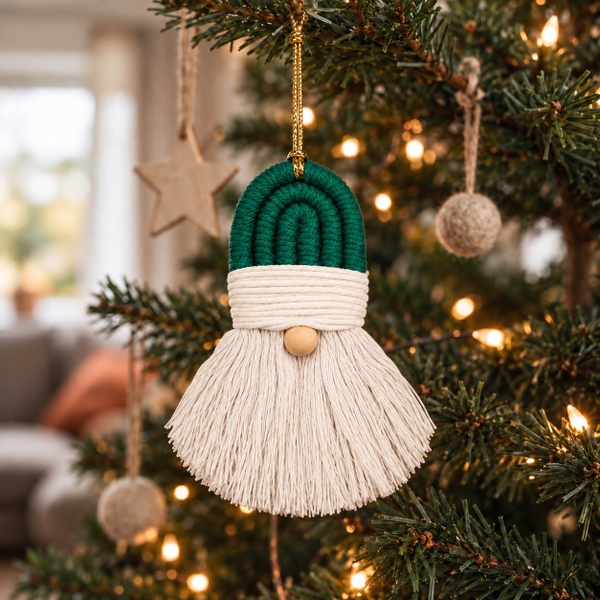 CHRISTMAS - Macrame Ornament in Green Gnome