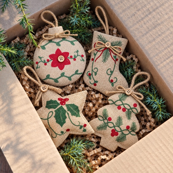 CHRISTMAS - Jute Ornament in Pine Tree