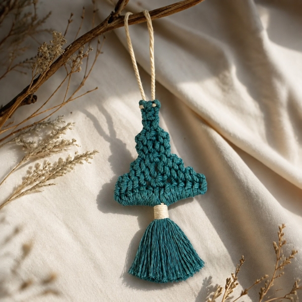 CHRISTMAS - Macrame Ornament in Dark Green Pine Tree