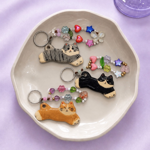 LINDO CRAFTS - Grey Tabby Cat Ceramic Keychain