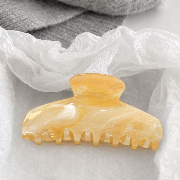 HAIR ACCESSORY - Heirloom Hair Claw in Shimmer Vanilla
