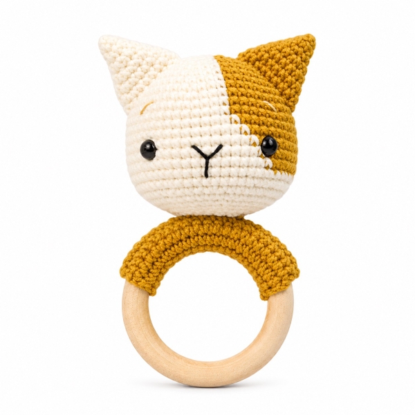 KID & BABY - Macrame Rattle With Wooden Handle in Kitty