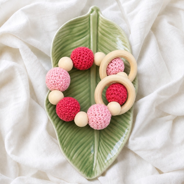 KID & BABY - Crochet Teething Toy With Wooden Circle in Pink