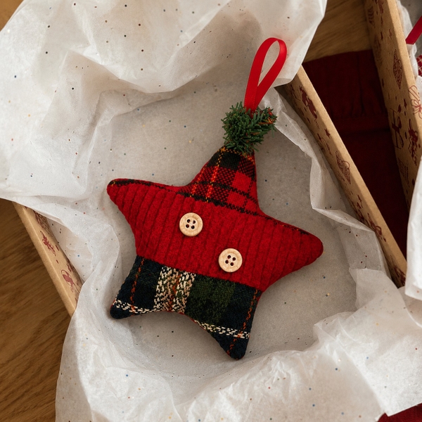 CHRISTMAS - Quilt Ornament in Star