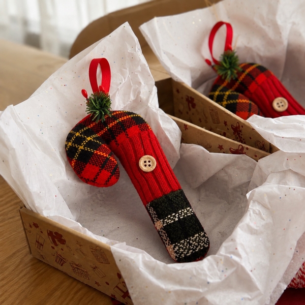 CHRISTMAS - Quilt Ornament in Candy Cane