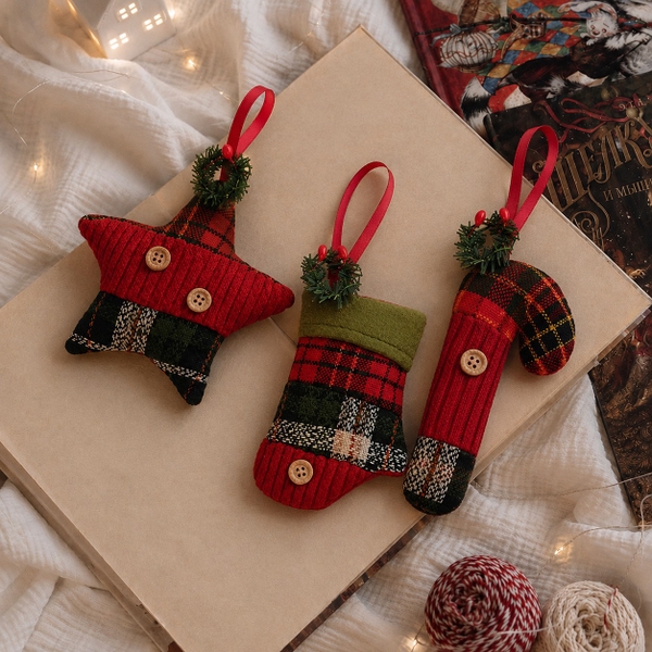 CHRISTMAS - Quilt Ornament in Mitten