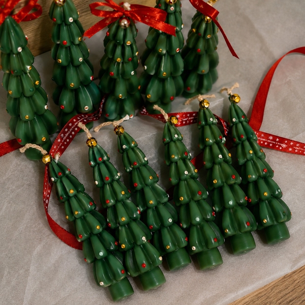 CHRISTMAS Candle - CHRISTMAS Tree With Baubles in Green