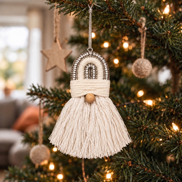 CHRISTMAS - Macrame Ornament in Silver Gnome