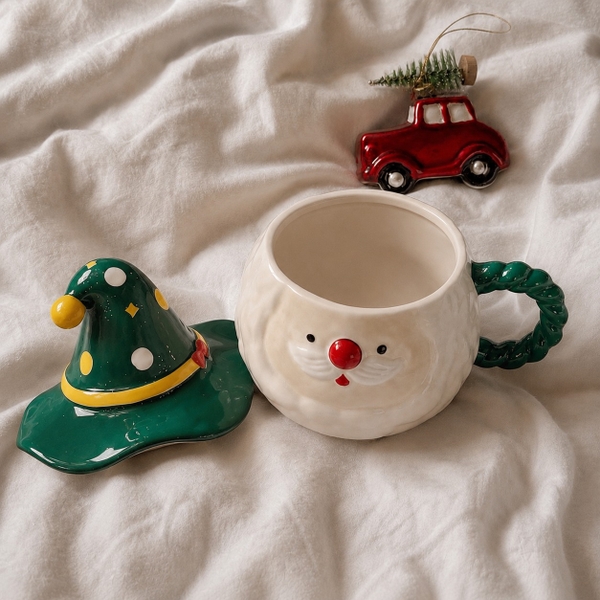 CHRISTMAS - Ceramic Short Mug With Lid in Green Santa