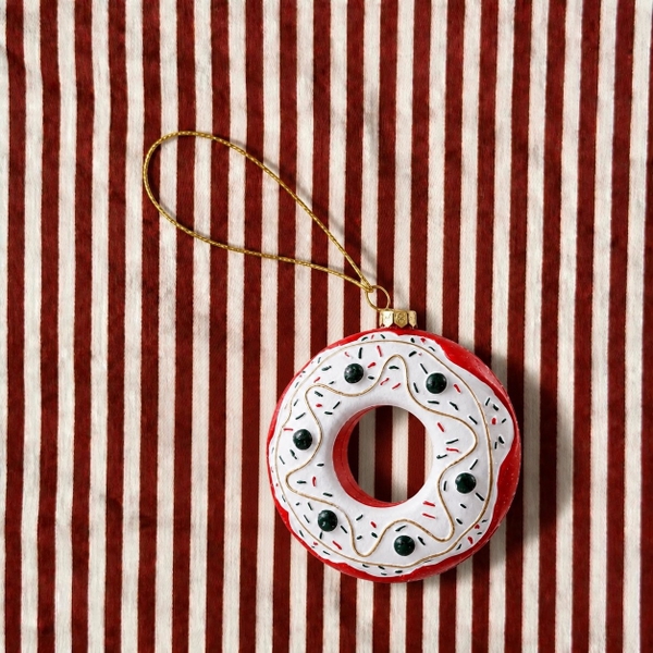 CHRISTMAS - Poly Ornament in Donut With Frosting