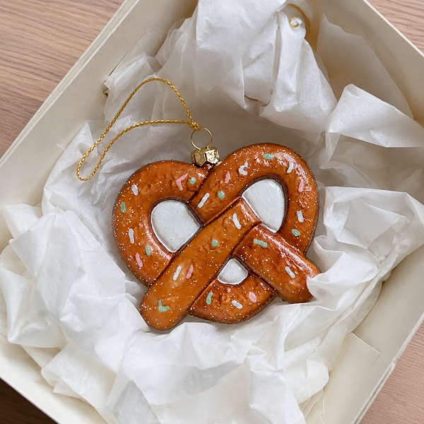 Poly CHRISTMAS Ornament - Pretzel