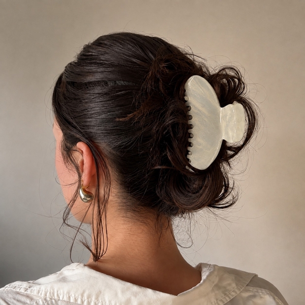 HAIR ACCESSORY - Heirloom Hair Claw in Shimmer Ivory