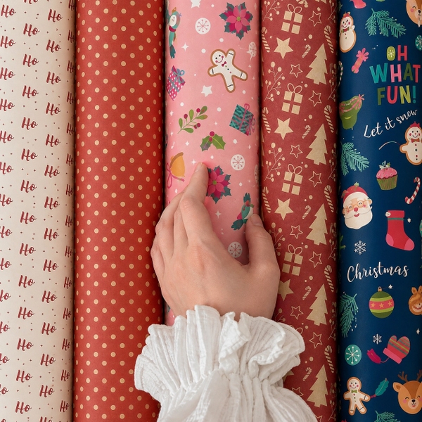 TIỆM CÁ TRỨNG - 'Oh What Fun!' Christmas Wrapping Paper