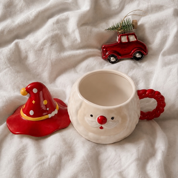 CHRISTMAS - Ceramic Short Mug With Lid in Red Santa