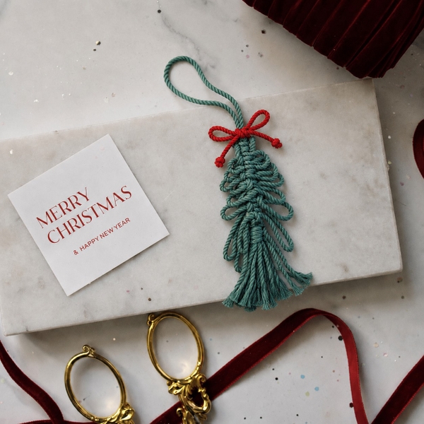Macrame CHRISTMAS Ornament - CHRISTMAS Tree in Dark Green With Red Bow