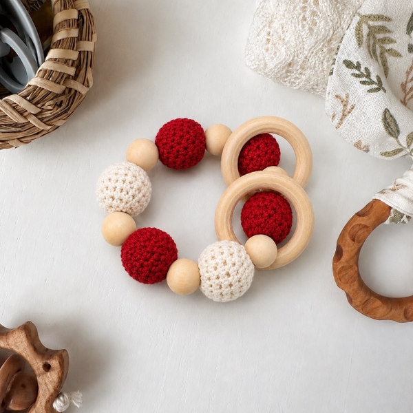 KID & BABY - Crochet Teething Toy With Wooden Circle in Red