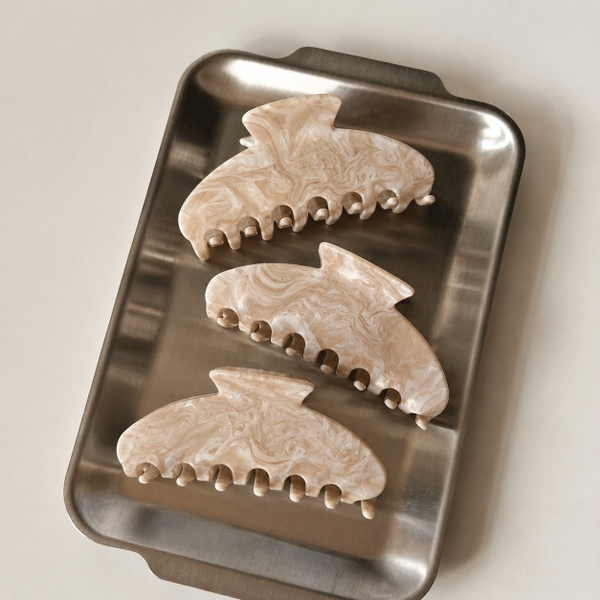 HAIR ACCESSORY - Heirloom Hair Claw in Shimmer Caramel Pearl