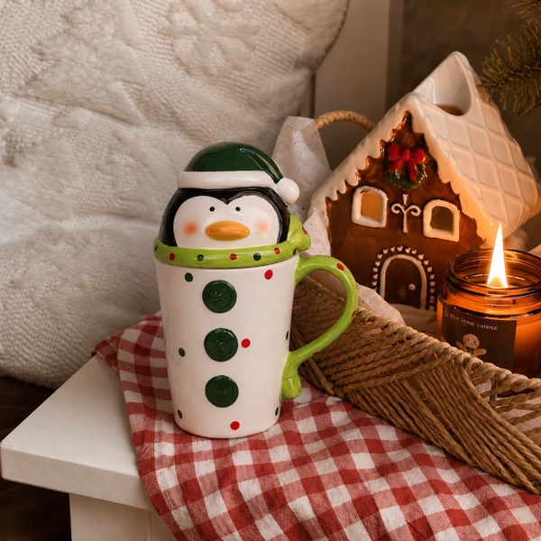 CHRISTMAS - Ceramic Tall Mug With Lid in Penguin