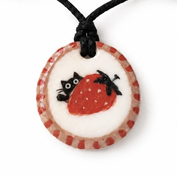 LINDO CRAFTS - Ceramic Necklace In Strawberry