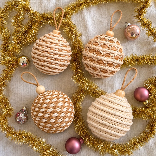 CHRISTMAS - Jute Bauble Ornament No.04