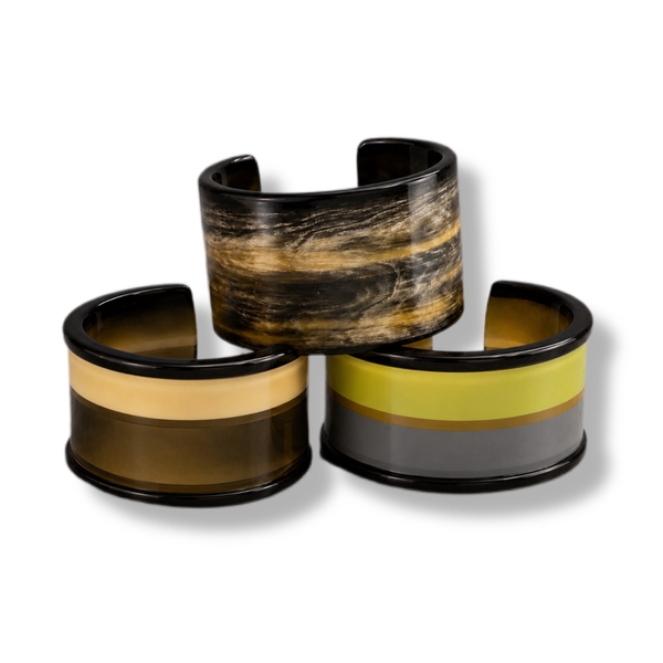 AZIET -  Buffalo Horn & Lacquer Cuff In Cream & Grey