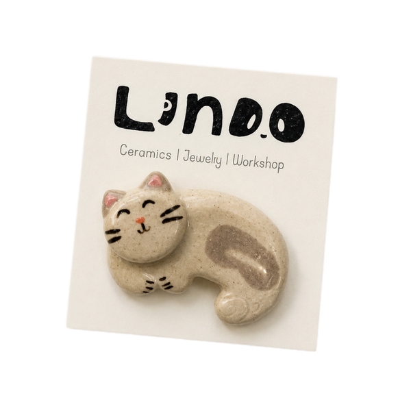 LINDO CRAFTS - Grey Spot Cat Lying Ceramic Pin