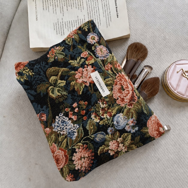 MAKE UP PURSE - Rose Tapestry