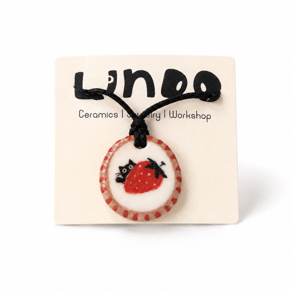 LINDO CRAFTS - Ceramic Necklace In Strawberry