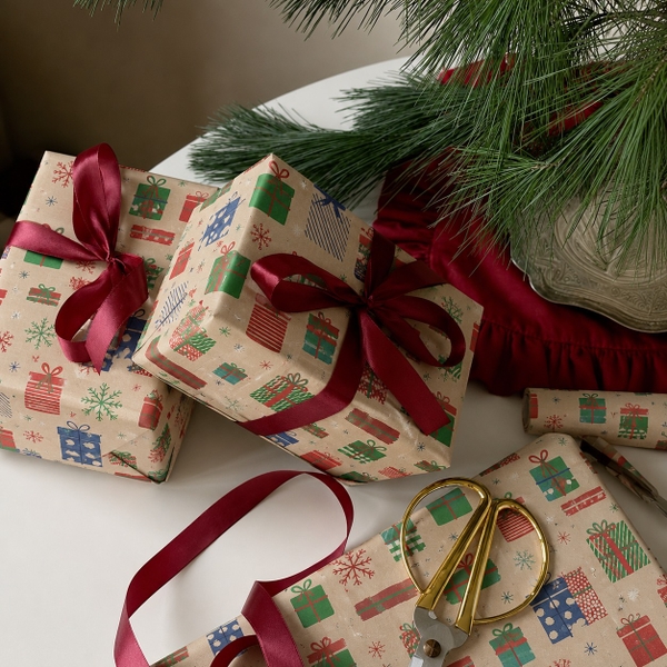 TIỆM CÁ TRỨNG - 'Gift Parade' Christmas Wrapping Paper