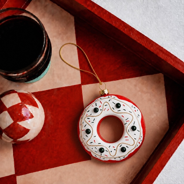 CHRISTMAS - Poly Ornament in Donut With Frosting
