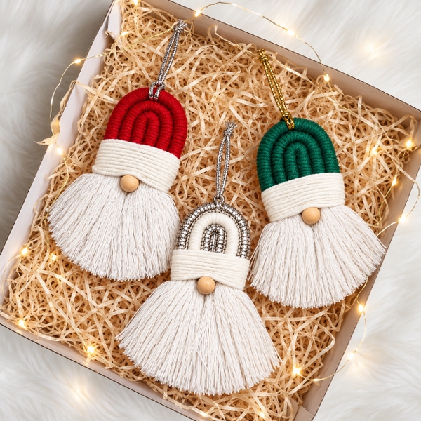 CHRISTMAS - Macrame Ornament in Green Gnome