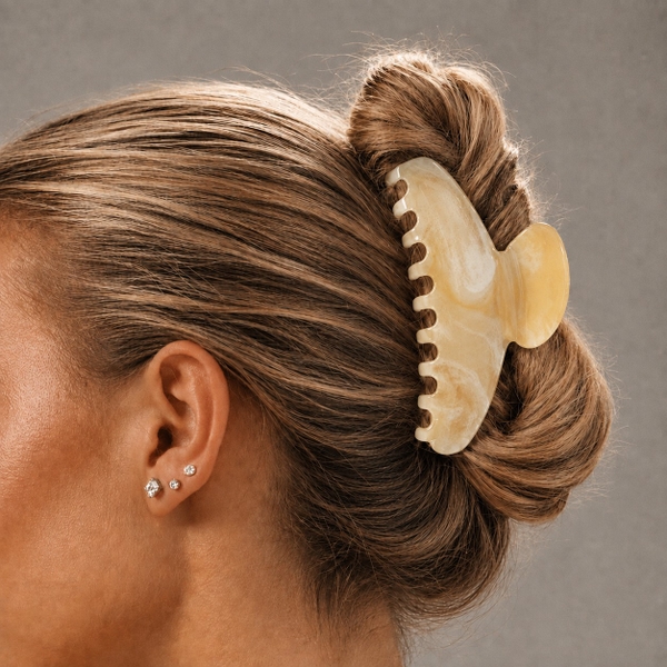 HAIR ACCESSORY - Heirloom Hair Claw in Shimmer Vanilla