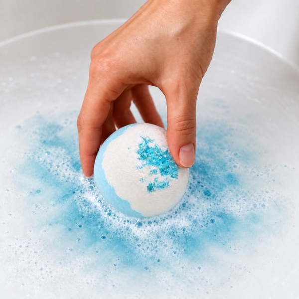 LABBI - ‘Pea Flower’ Fizzy Bath Bomb