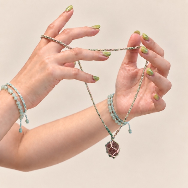 MERAKI TOWN - Single Stone Necklace in Strawberry Quartz