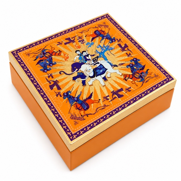 LA'ARTISAN - 'Hai Bà Trưng / The Trung Sisters' Gold Plated Lacquer Box