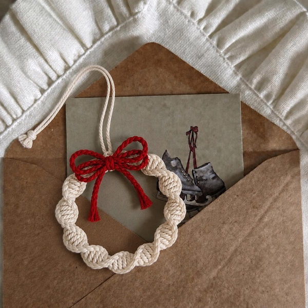 Macrame Christmas Ornament - Wreath in White With Red Bow