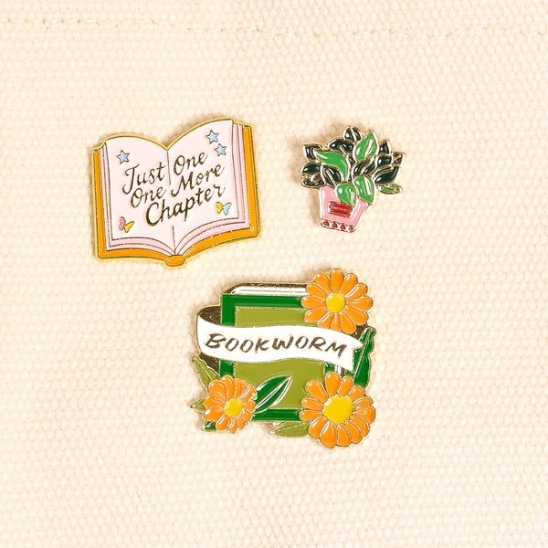 ENAMEL PIN - Bookworm