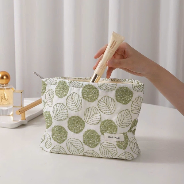 Make Up Purse - Leaf in White