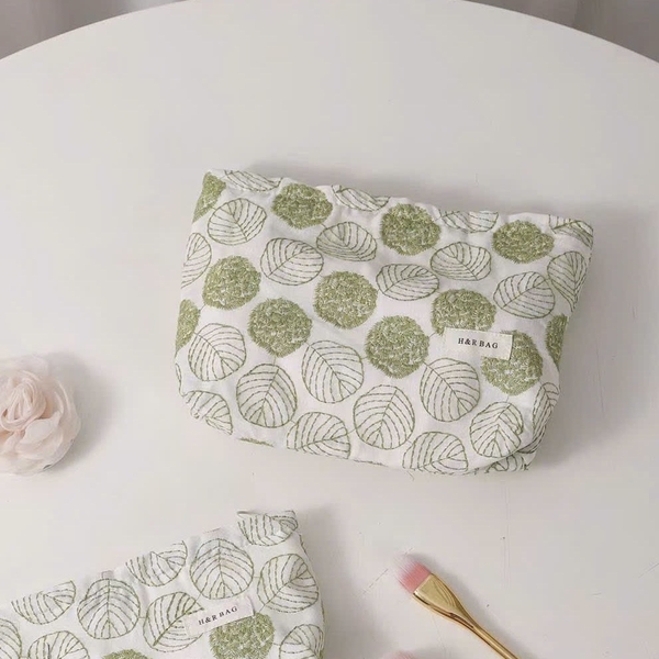 Make Up Purse - Leaf in White