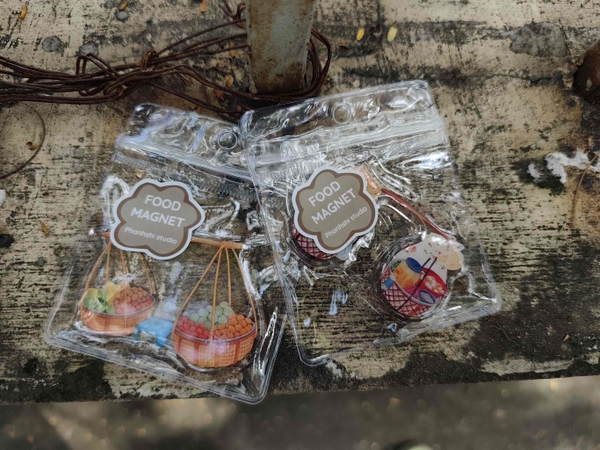 PHANHSHI STUDIO - ‘Fruit Vendor’ Magnet