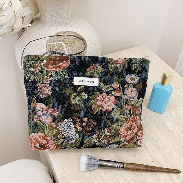 MAKE UP PURSE - Rose Tapestry