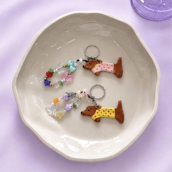 LINDO CRAFTS - Dog With Pink Polka Dots Shirt Ceramic Keychain