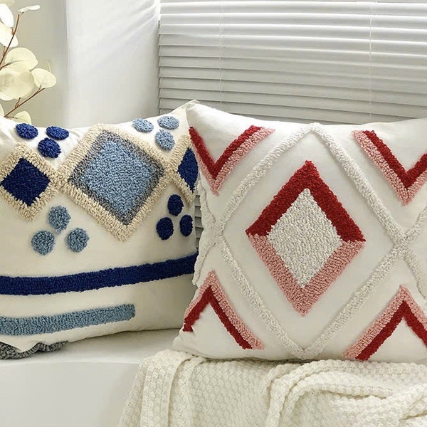 Sofa Pillow - Rhombus Pattern in Red & Pink