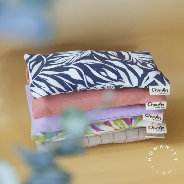 CHUC AN HEALING HERBS - Herbal Eye Pillow in Navy With White Leaf