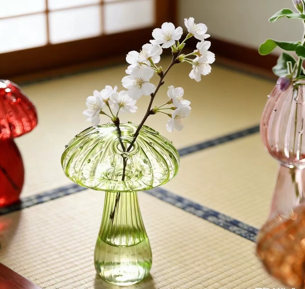 Mushroom Glass Vase in Lime