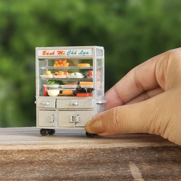 NHA TIN - 'Xe Bánh Mì - Banh Mi Vendor Cart' Magnet